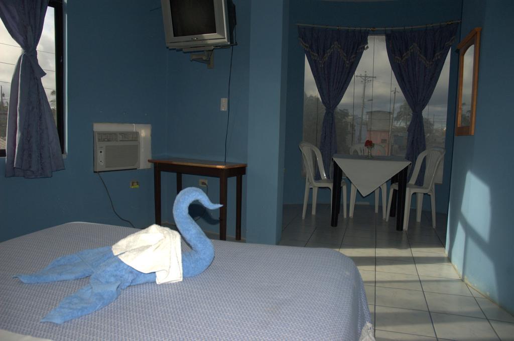 Hostal La Isla Del Descanso 푸에르토빌라밀 외부 사진