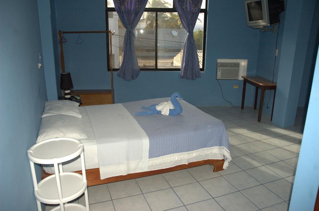 Hostal La Isla Del Descanso 푸에르토빌라밀 외부 사진