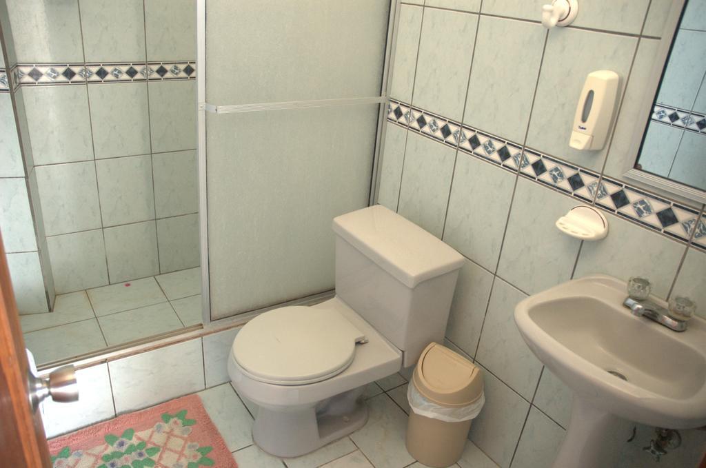 Hostal La Isla Del Descanso 푸에르토빌라밀 외부 사진