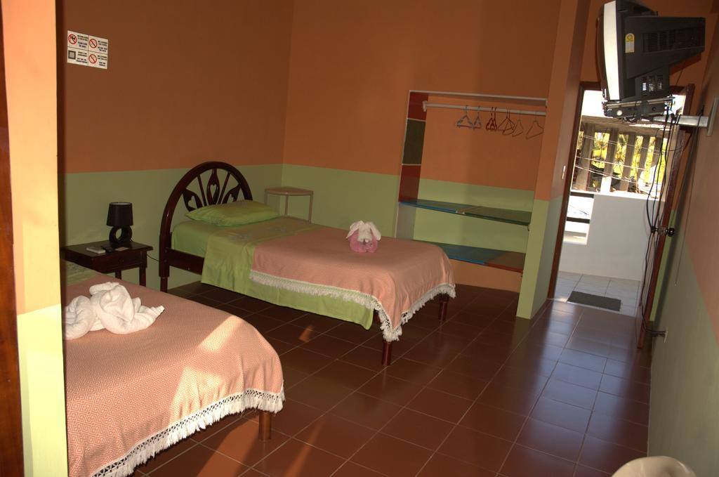 Hostal La Isla Del Descanso 푸에르토빌라밀 외부 사진