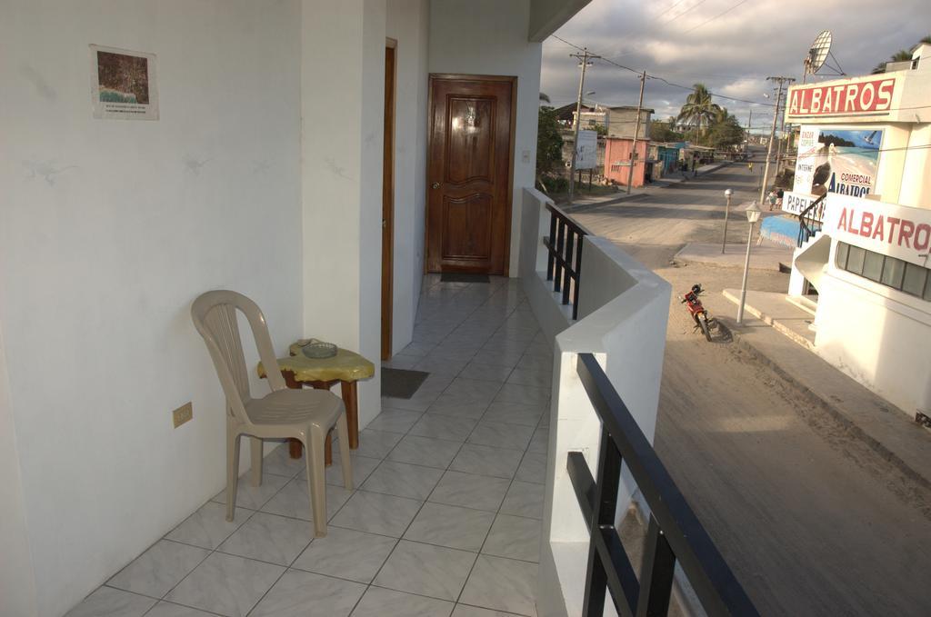Hostal La Isla Del Descanso 푸에르토빌라밀 외부 사진