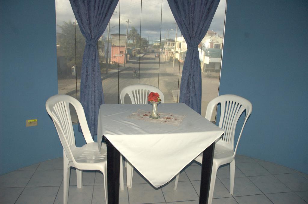 Hostal La Isla Del Descanso 푸에르토빌라밀 외부 사진