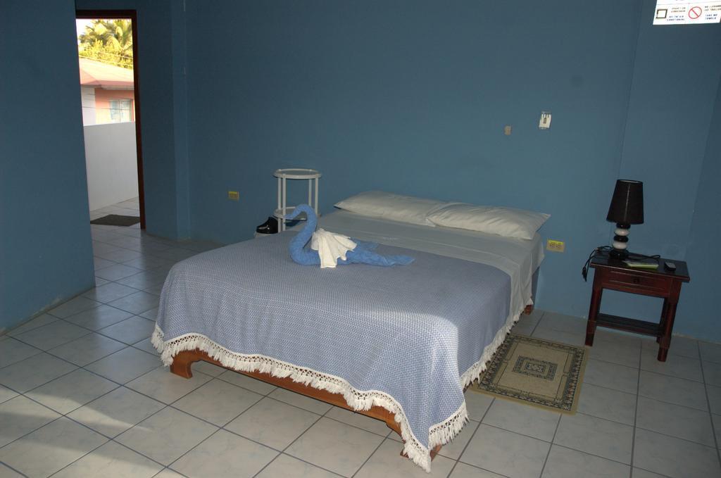 Hostal La Isla Del Descanso 푸에르토빌라밀 외부 사진