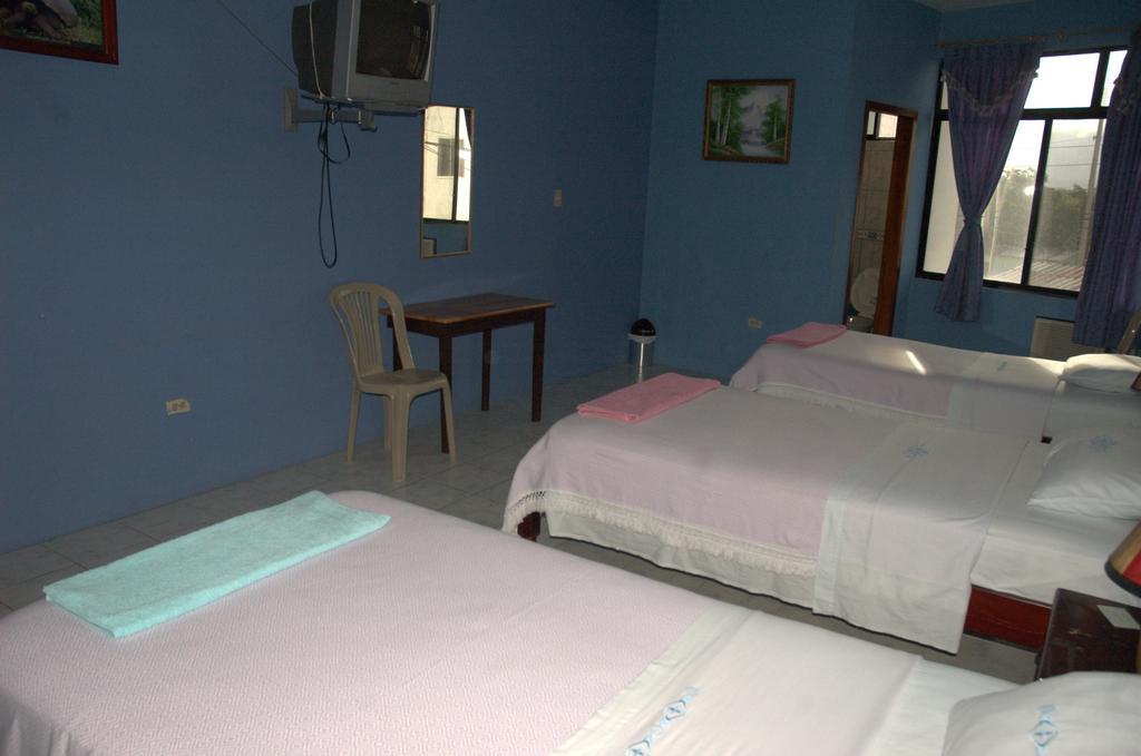 Hostal La Isla Del Descanso 푸에르토빌라밀 외부 사진