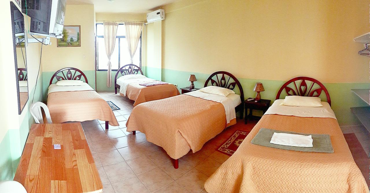 Hostal La Isla Del Descanso 푸에르토빌라밀 외부 사진