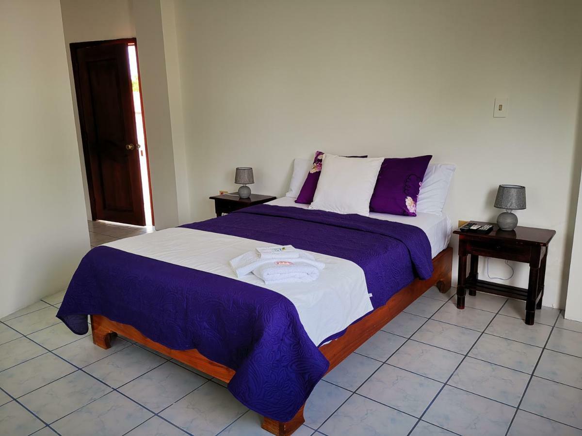 Hostal La Isla Del Descanso 푸에르토빌라밀 외부 사진