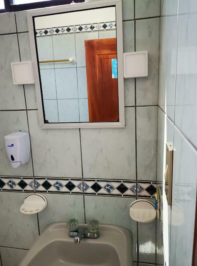 Hostal La Isla Del Descanso 푸에르토빌라밀 외부 사진
