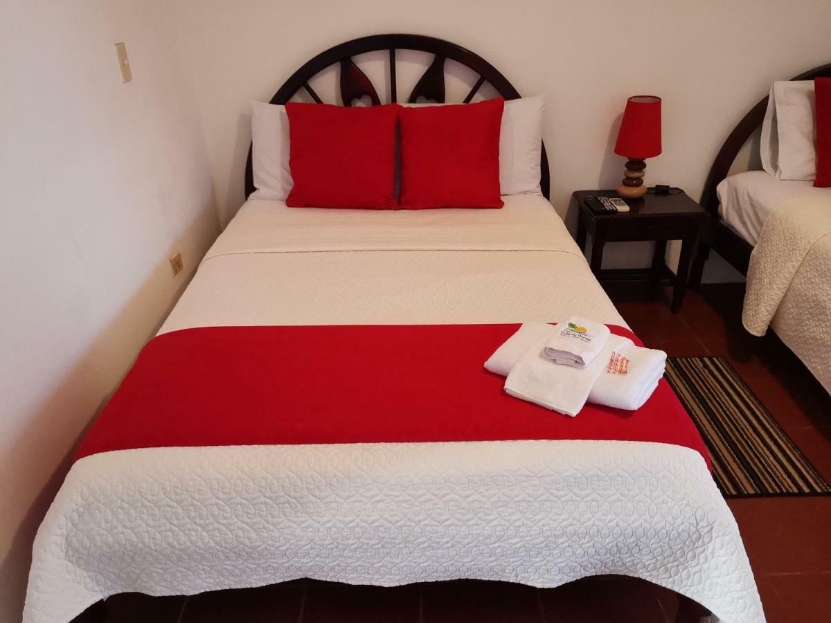 Hostal La Isla Del Descanso 푸에르토빌라밀 외부 사진