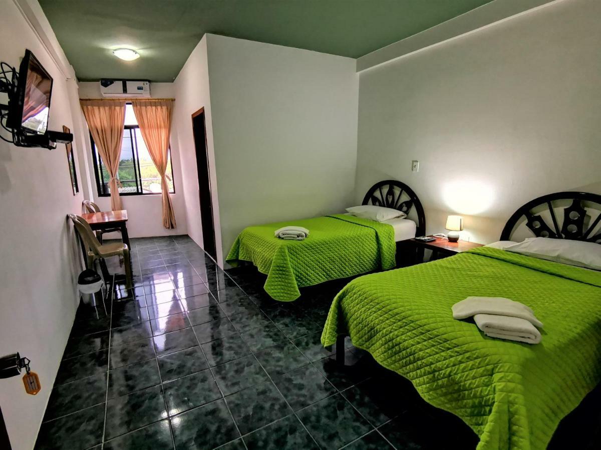 Hostal La Isla Del Descanso 푸에르토빌라밀 외부 사진