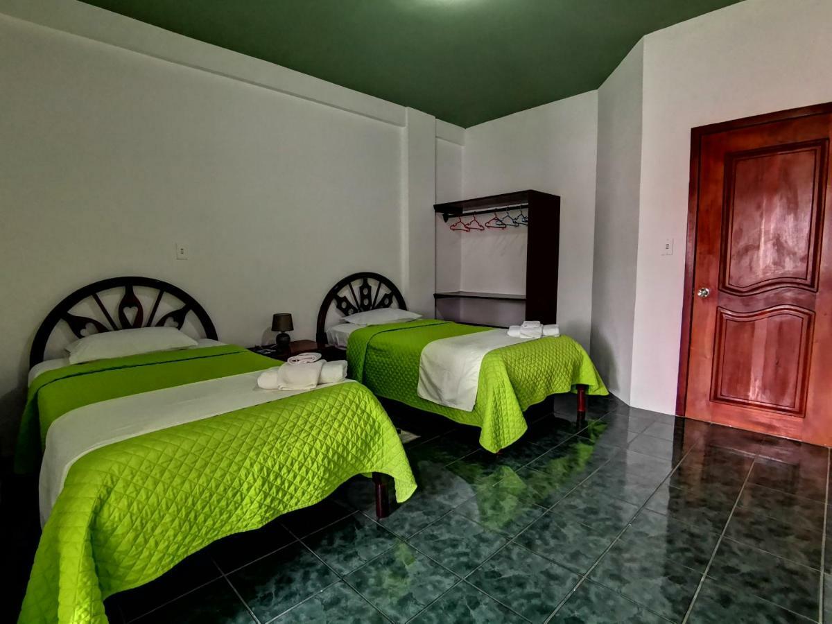 Hostal La Isla Del Descanso 푸에르토빌라밀 외부 사진