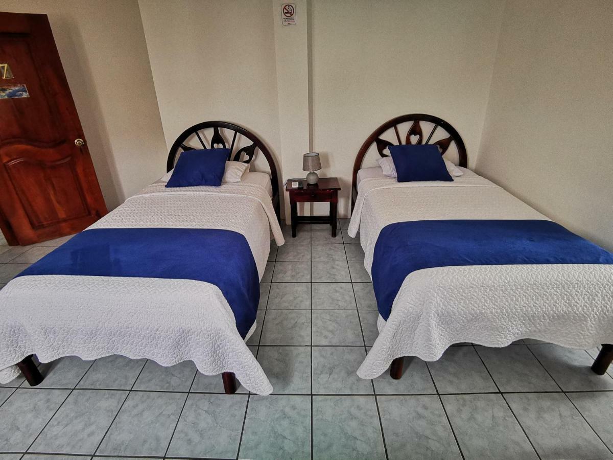 Hostal La Isla Del Descanso 푸에르토빌라밀 외부 사진