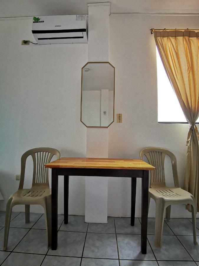 Hostal La Isla Del Descanso 푸에르토빌라밀 외부 사진